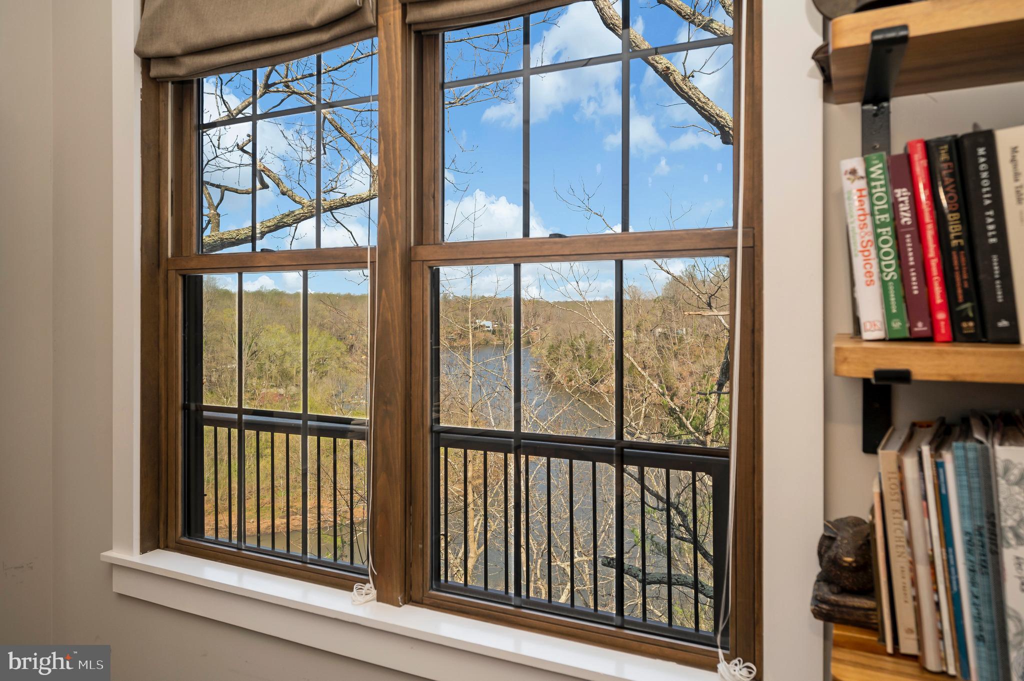 LAKE JACKSON SHORES - Residential