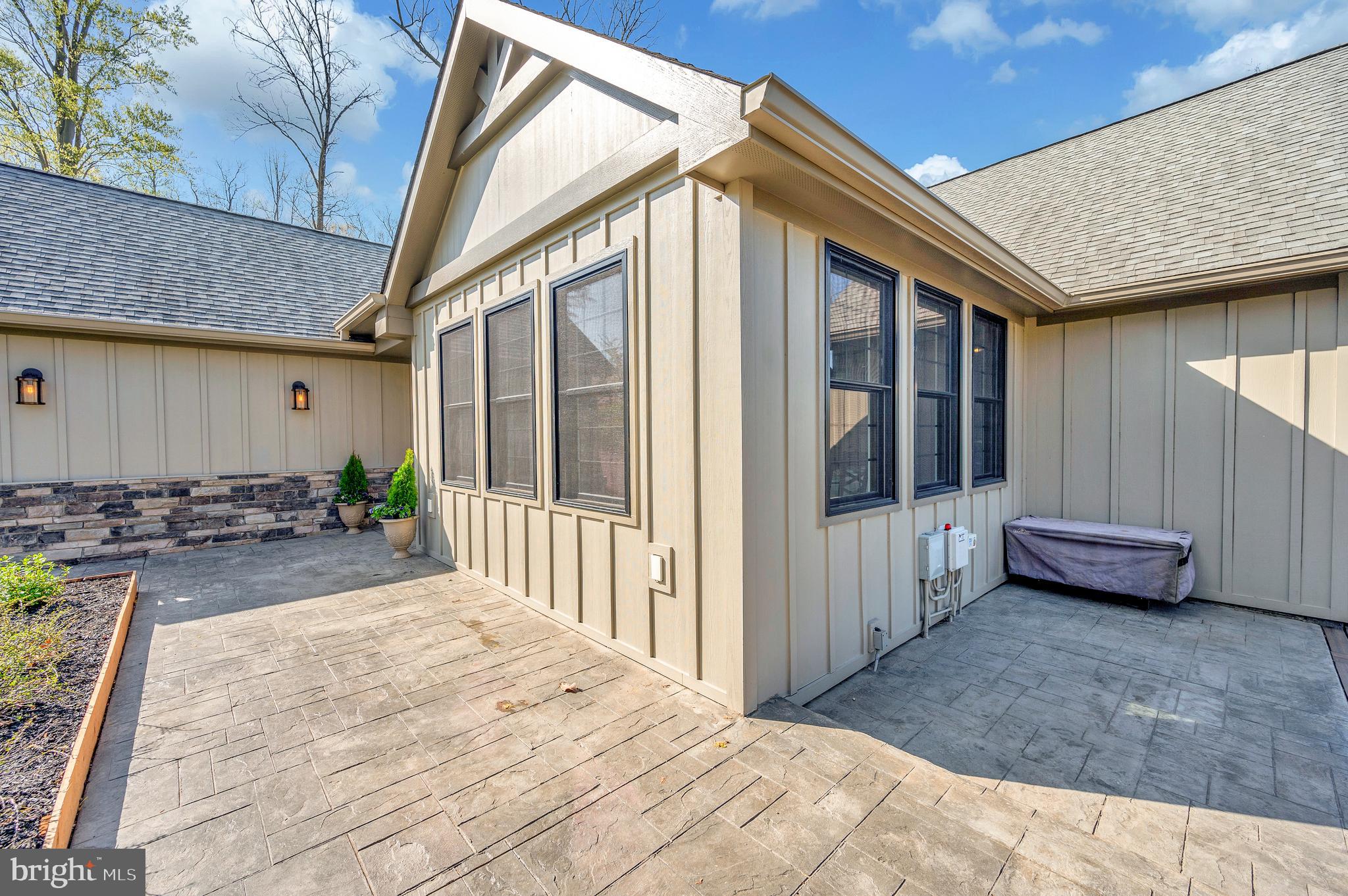 LAKE JACKSON SHORES - Residential