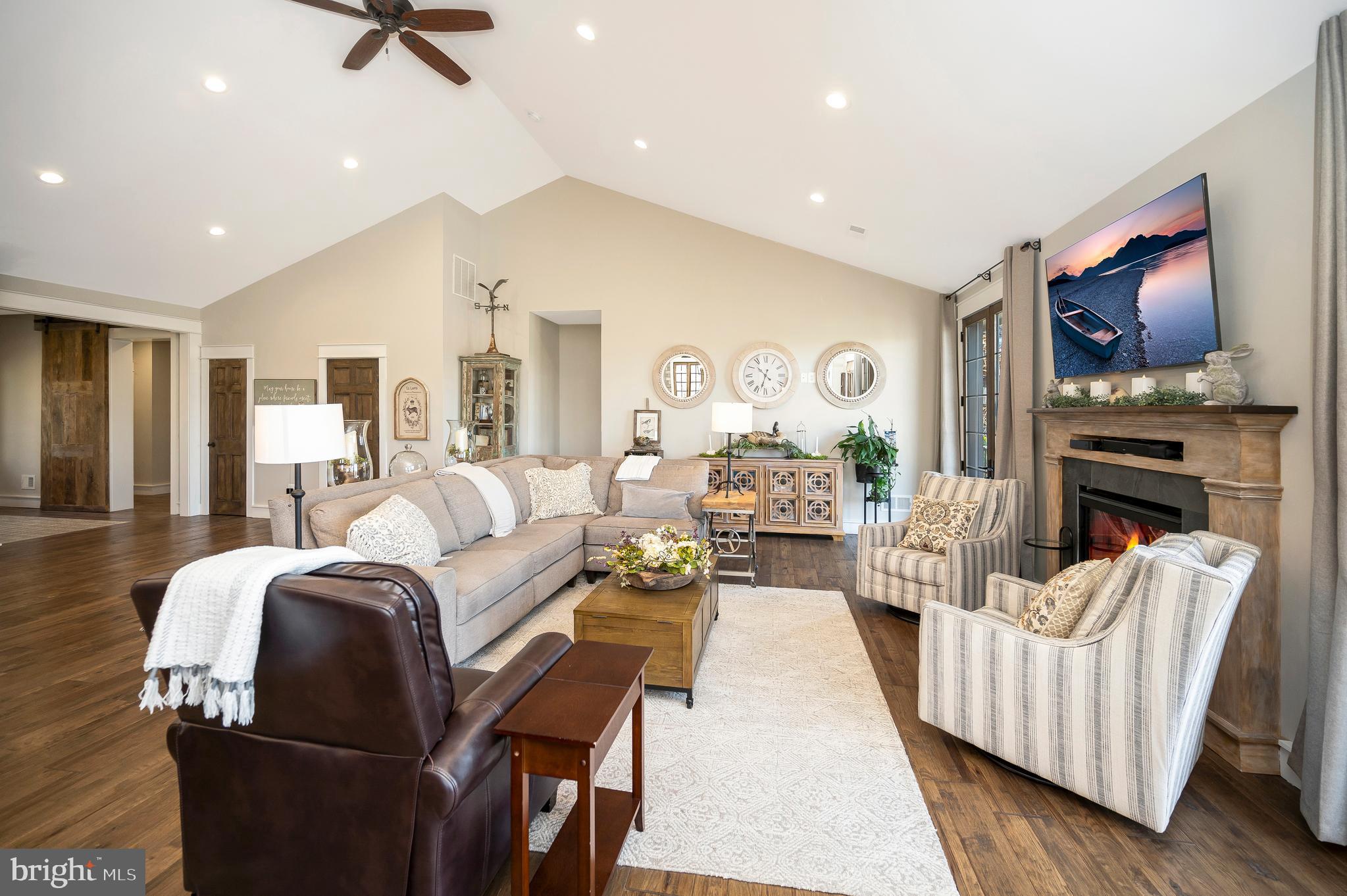 LAKE JACKSON SHORES - Residential