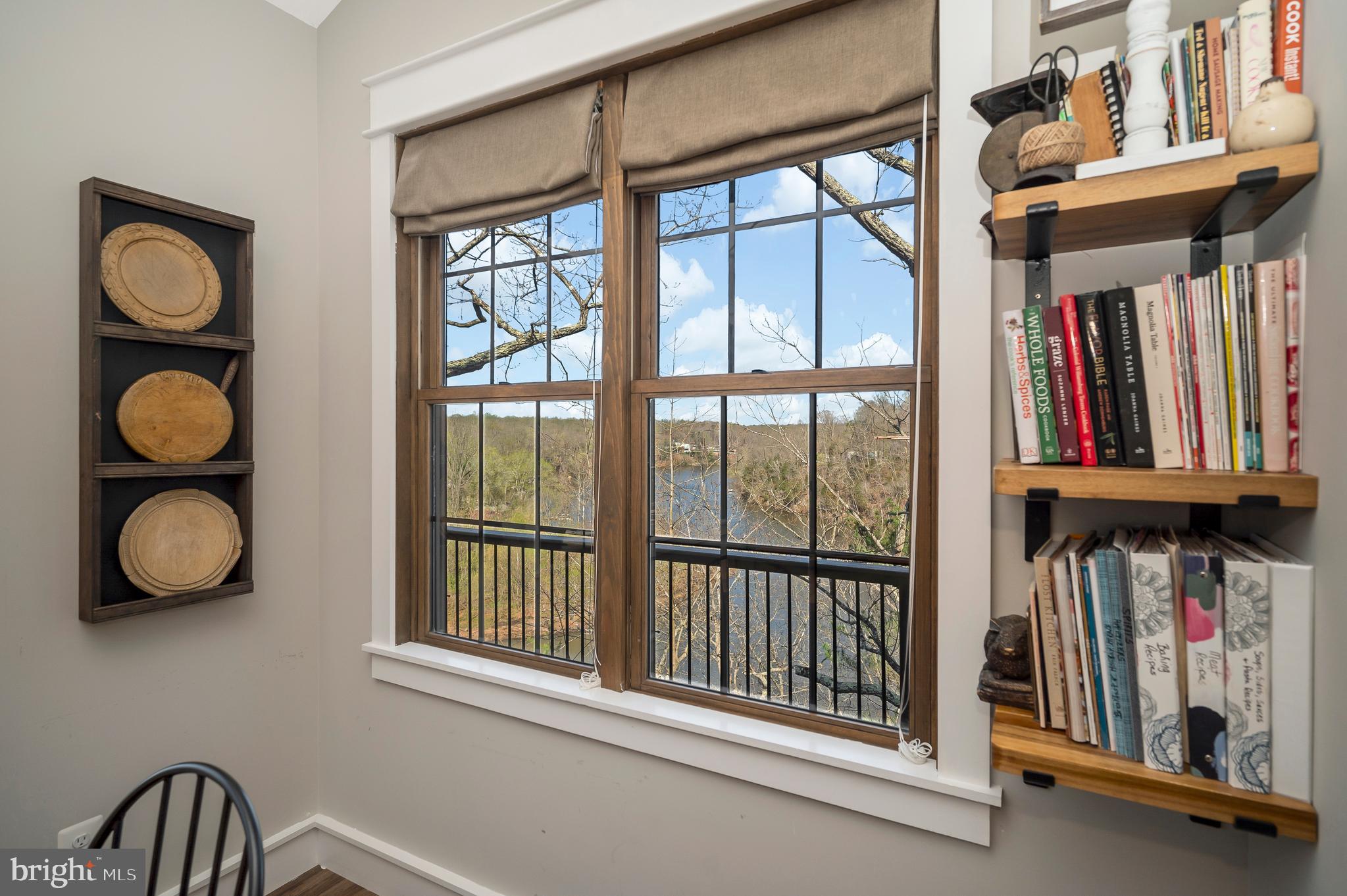 LAKE JACKSON SHORES - Residential