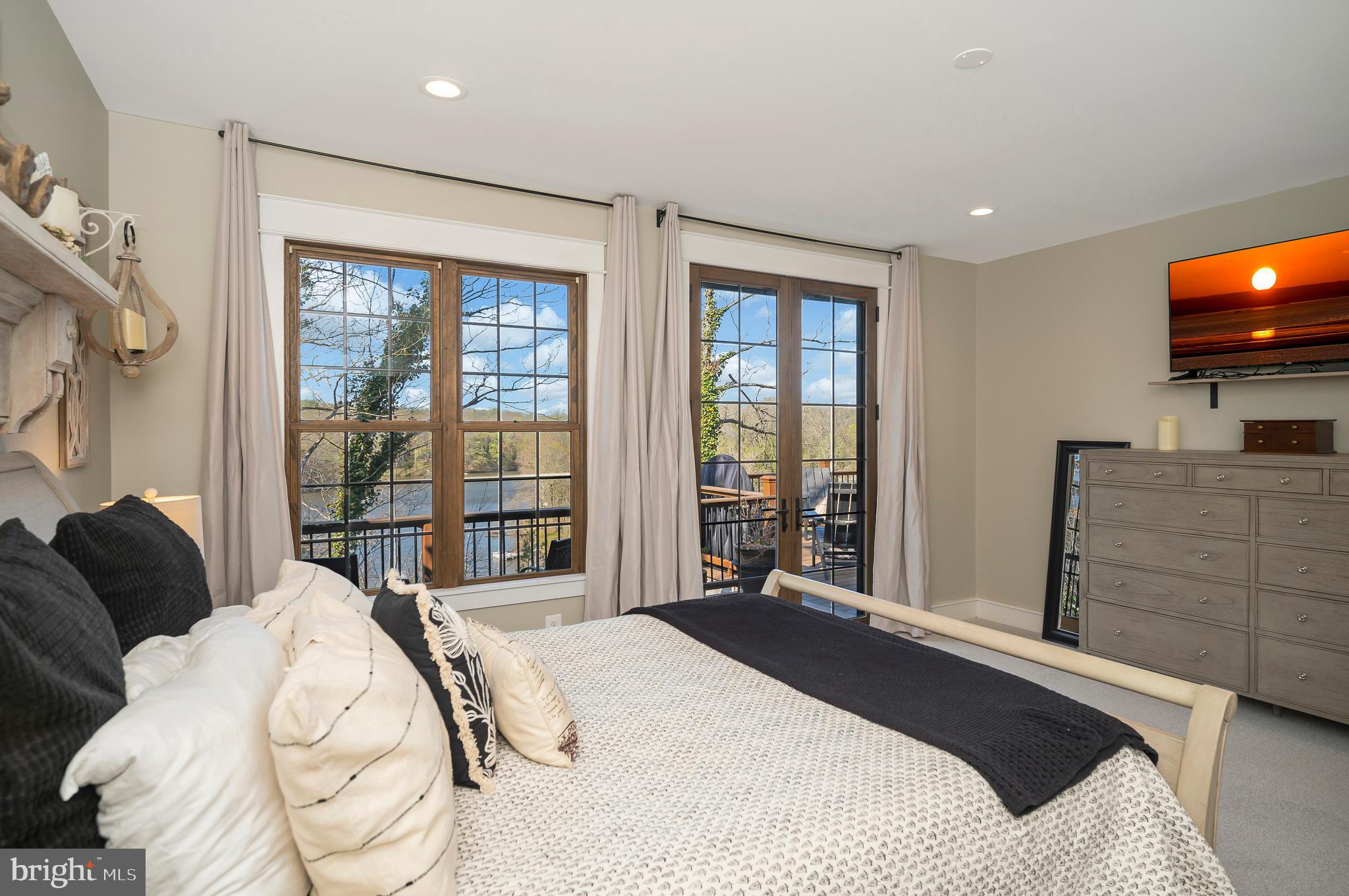 LAKE JACKSON SHORES - Residential