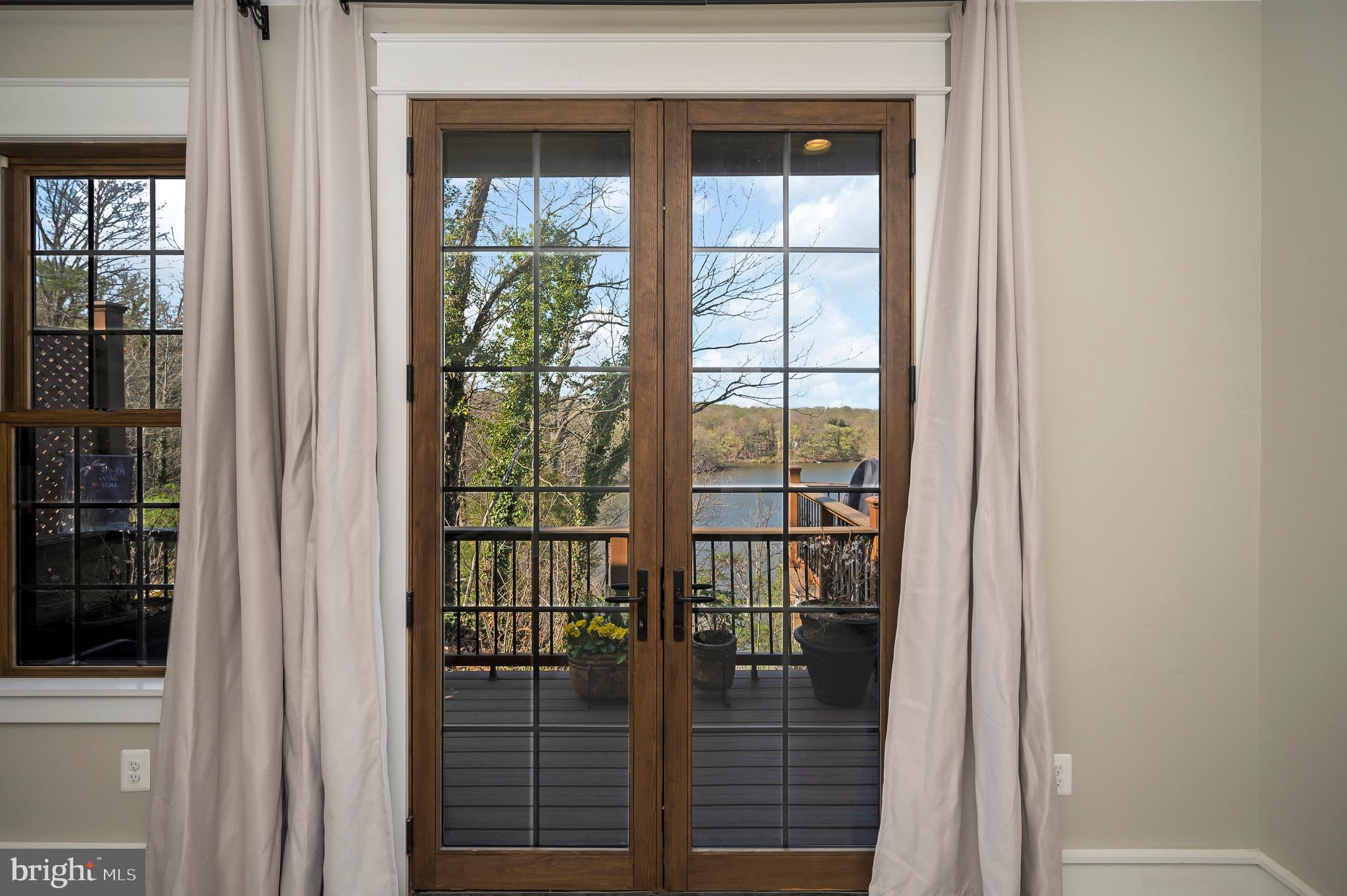 LAKE JACKSON SHORES - Residential