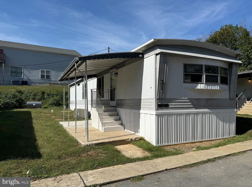 Photo of 21 Sigmans Mhp, CARLISLE, PA 17013 (MLS # PACB2048778)