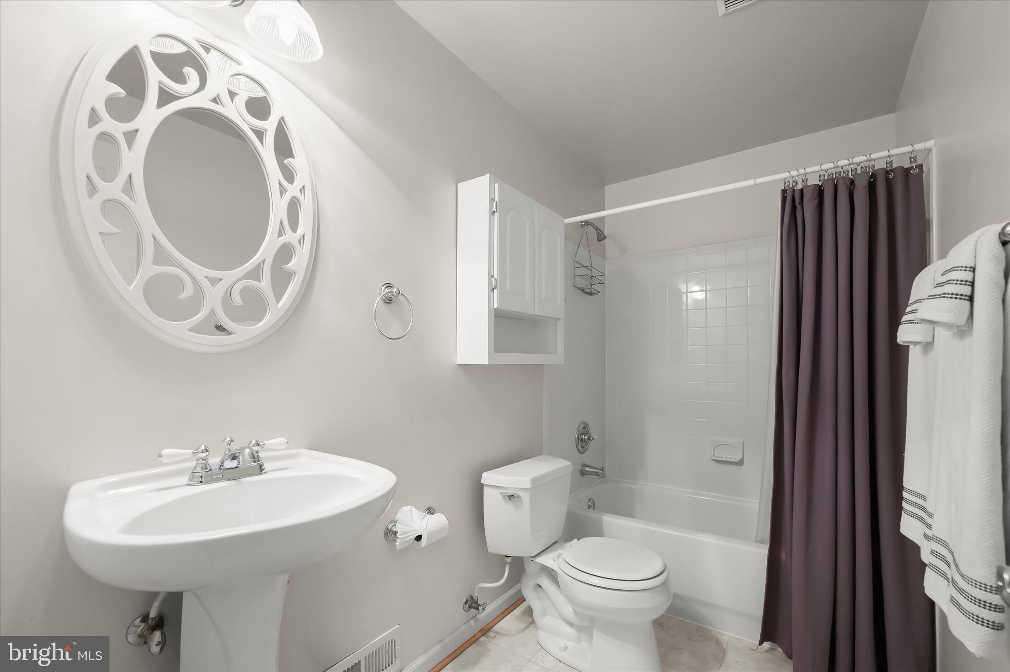 WINDSOR KNOLLS - Residential