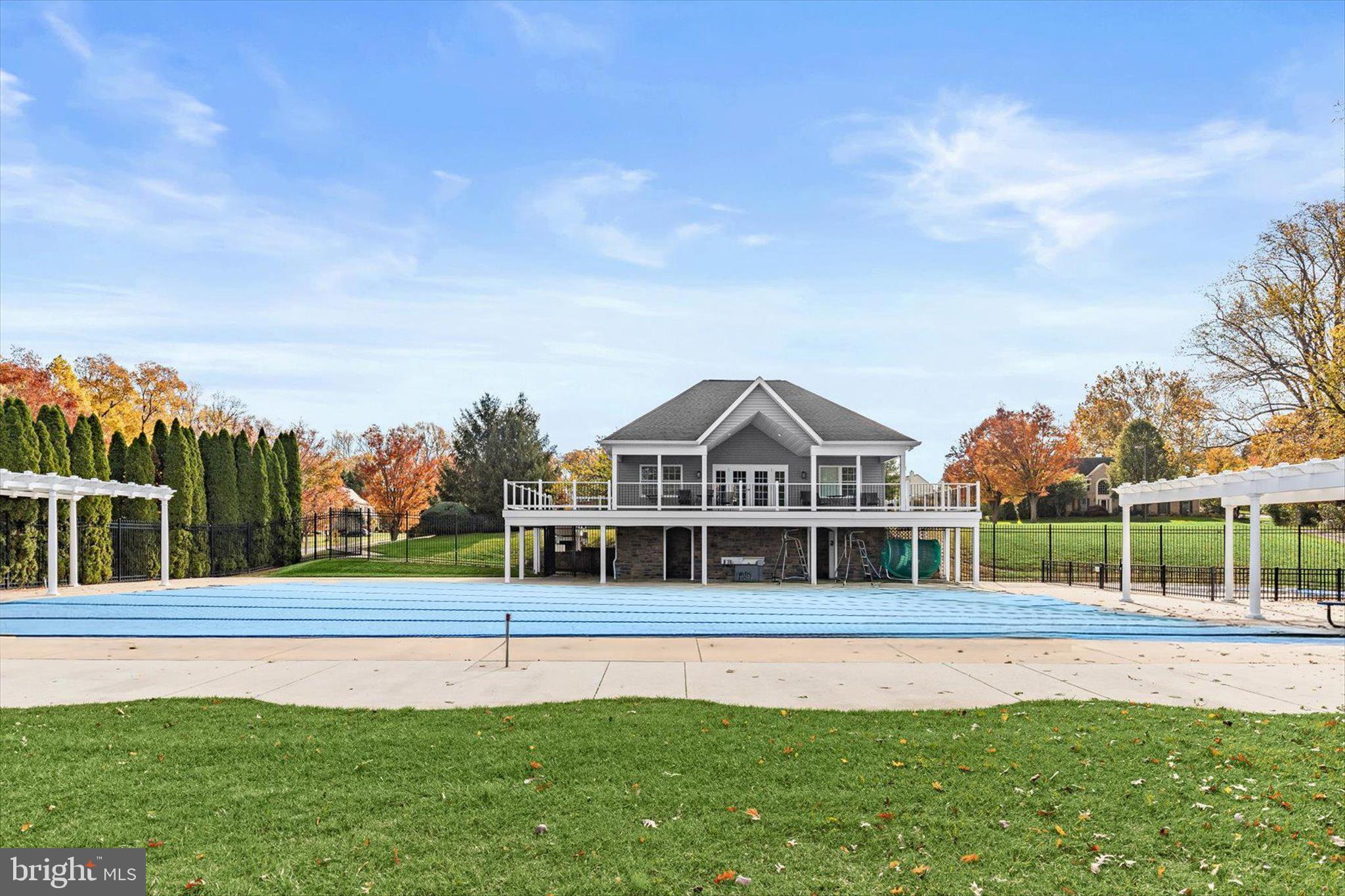 WINDSOR KNOLLS - Residential