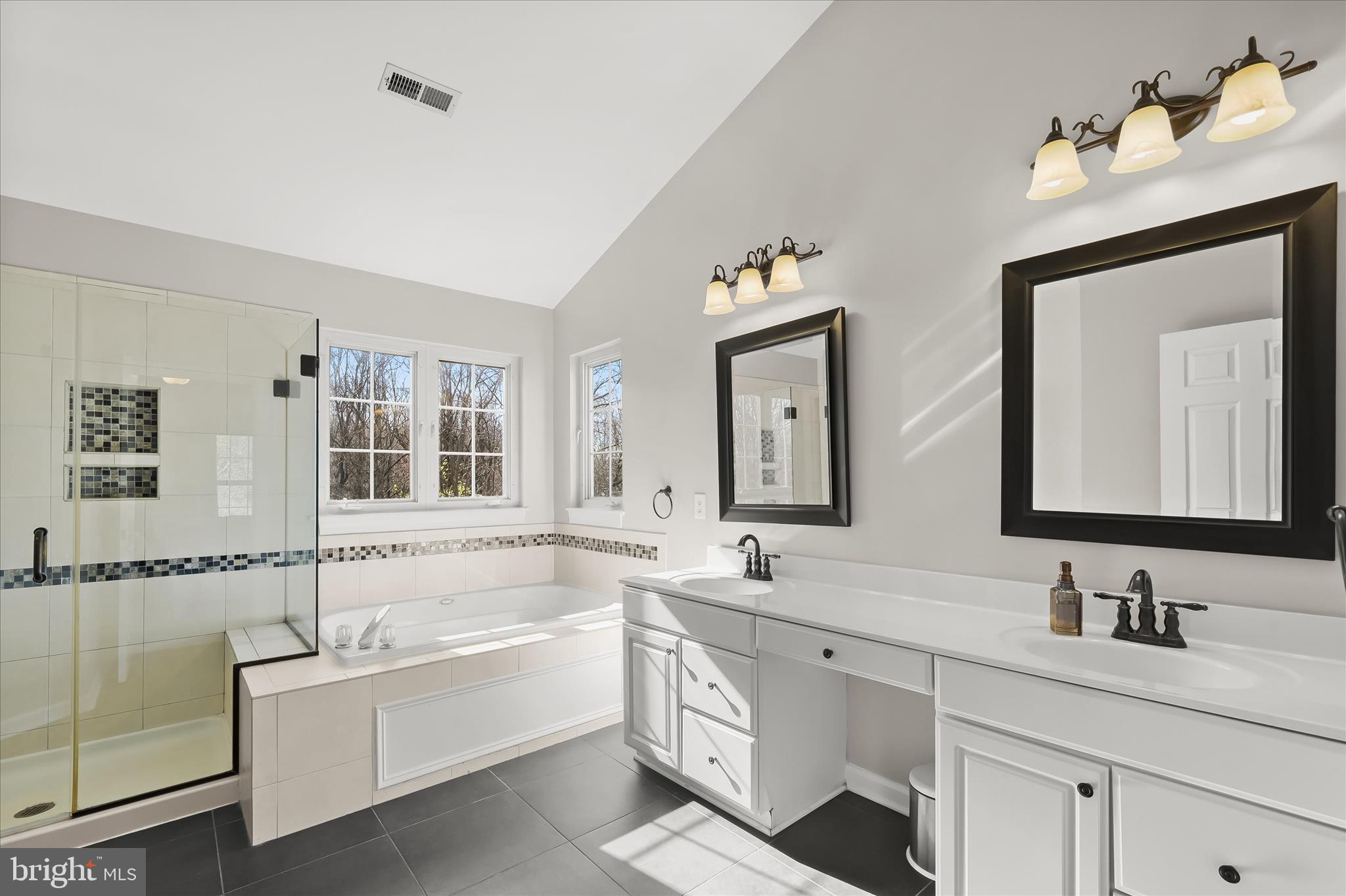 WINDSOR KNOLLS - Residential