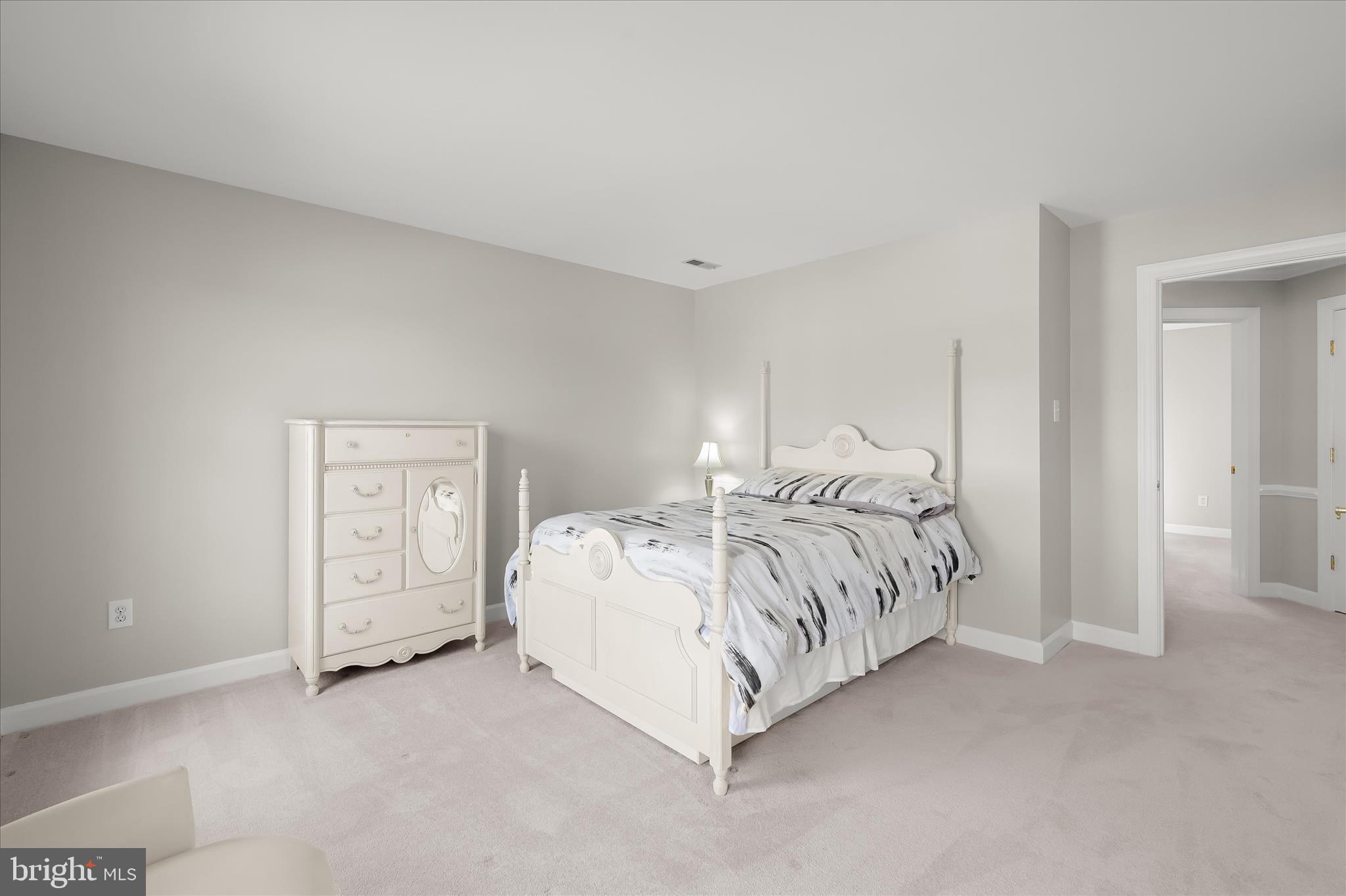 WINDSOR KNOLLS - Residential