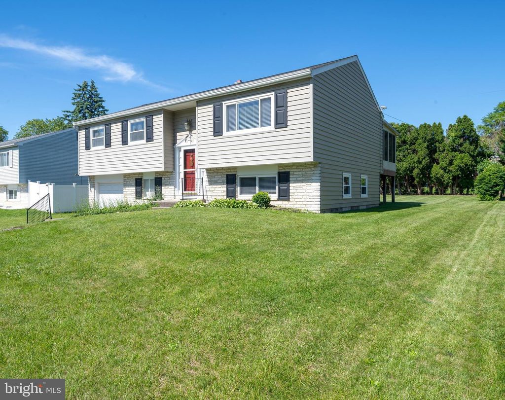 Photo of 1942 Split Rock Road, LANCASTER, PA 17601 (MLS # PALA2083590)