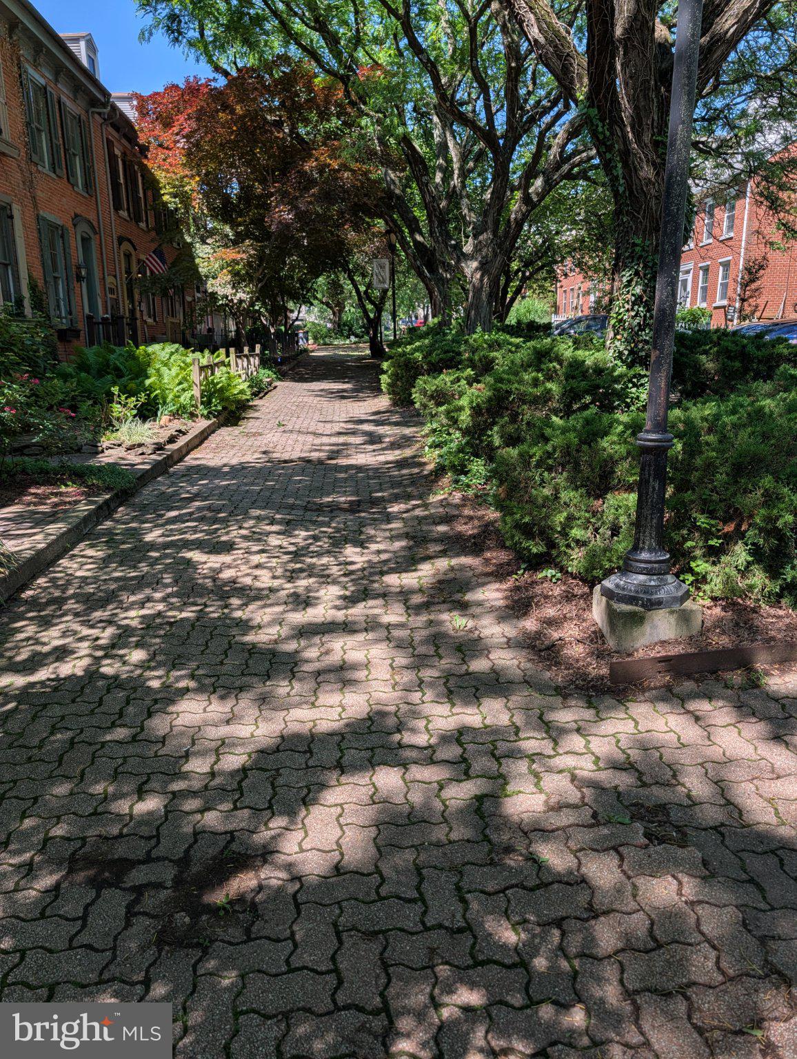 318 W NEWTON AVENUE