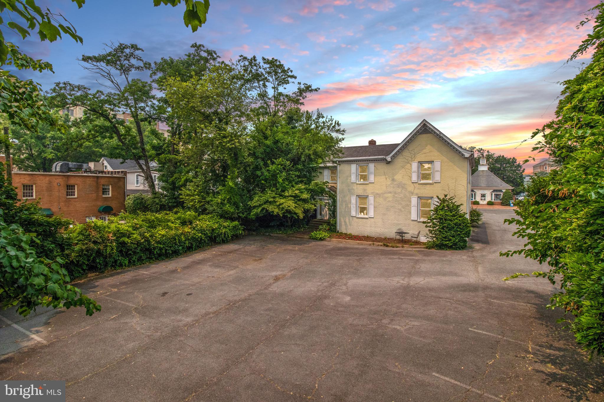 FALLS CHURCH CITY - Residential