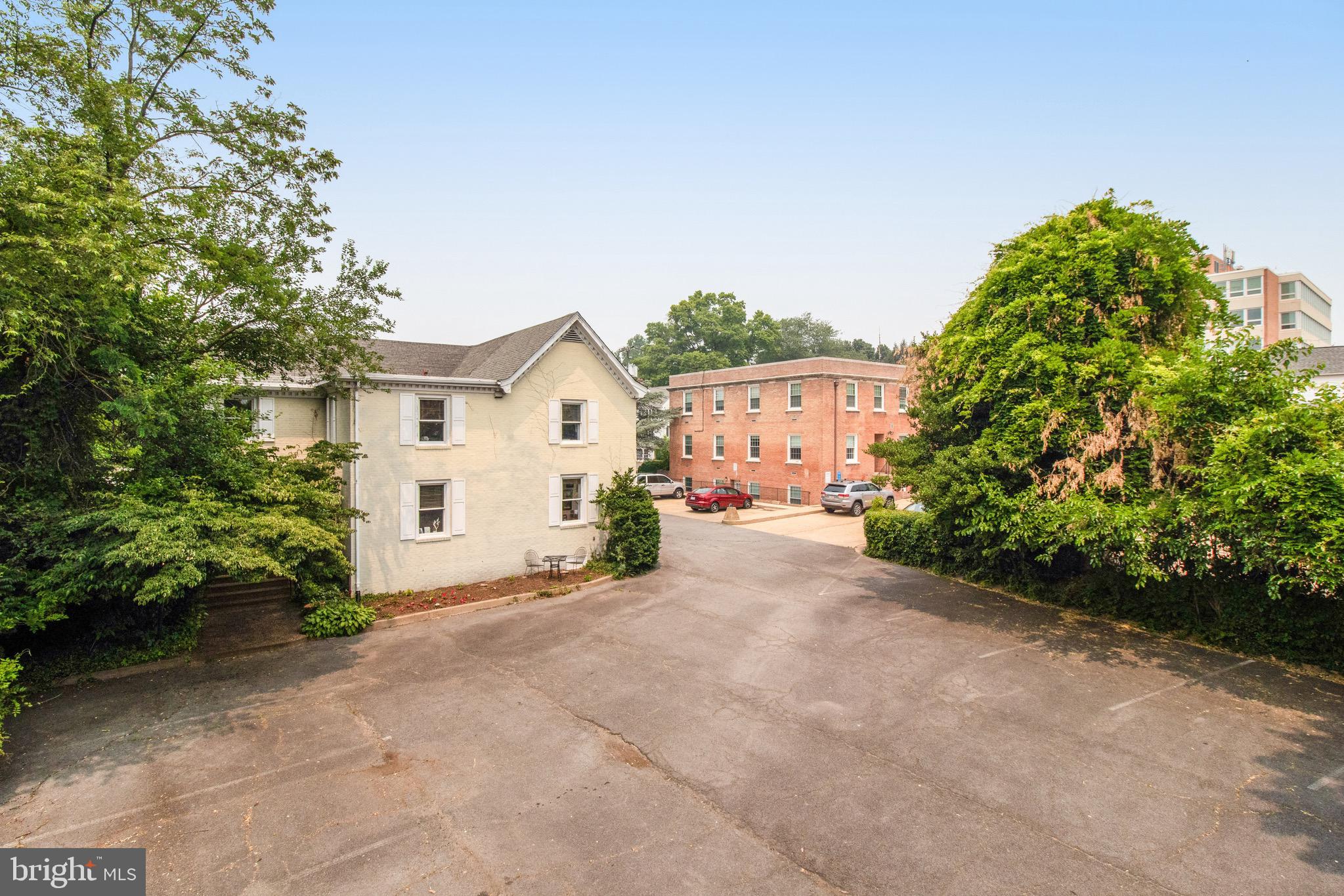 FALLS CHURCH CITY - Residential