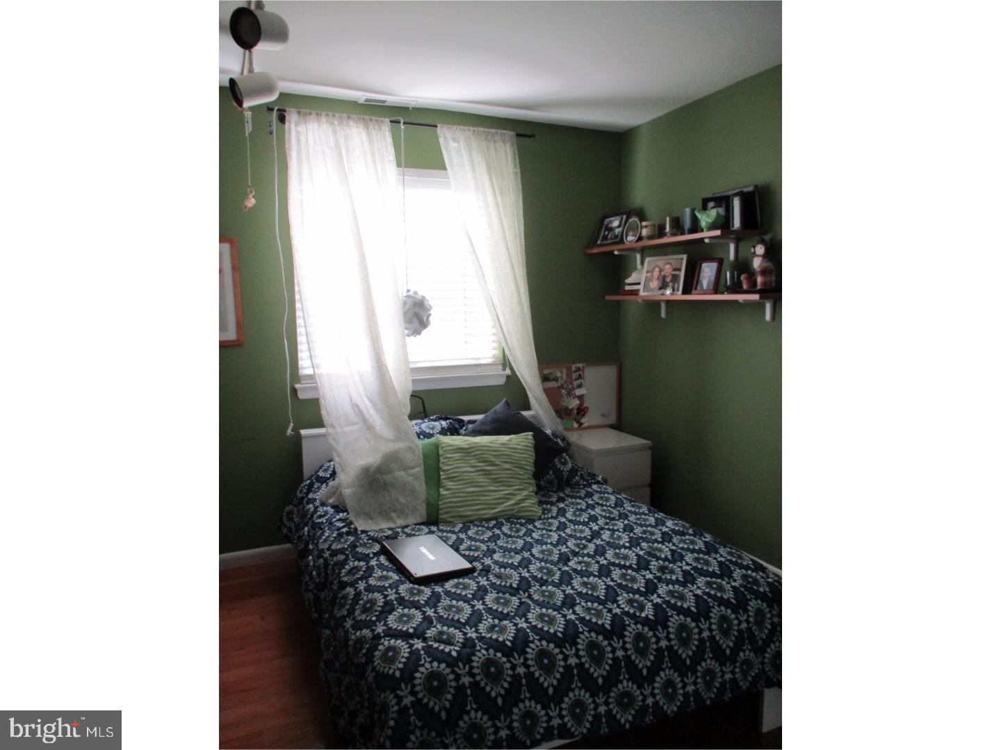 HOLLAND ACRES - Residential Lease