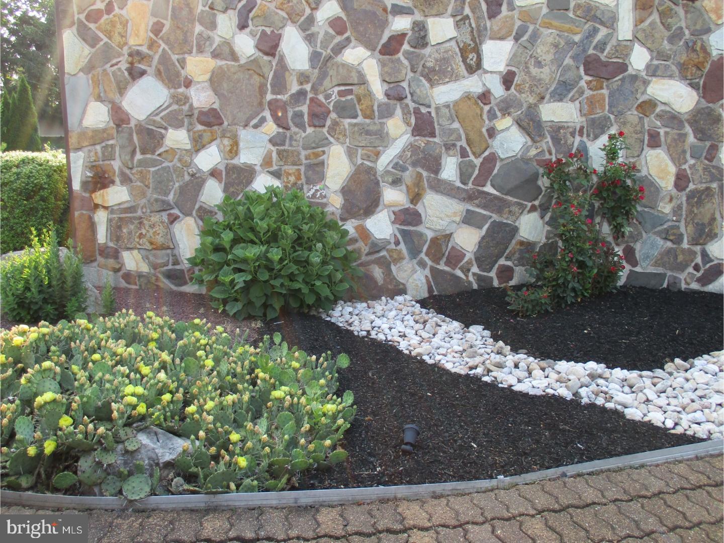 HOLLAND ACRES - Residential Lease