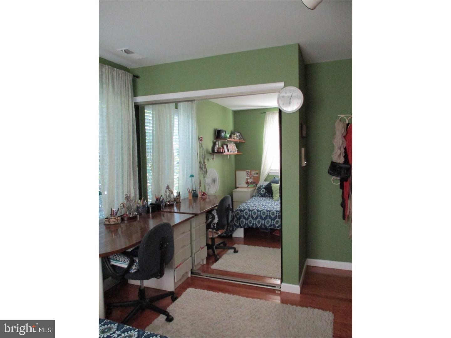 HOLLAND ACRES - Residential Lease