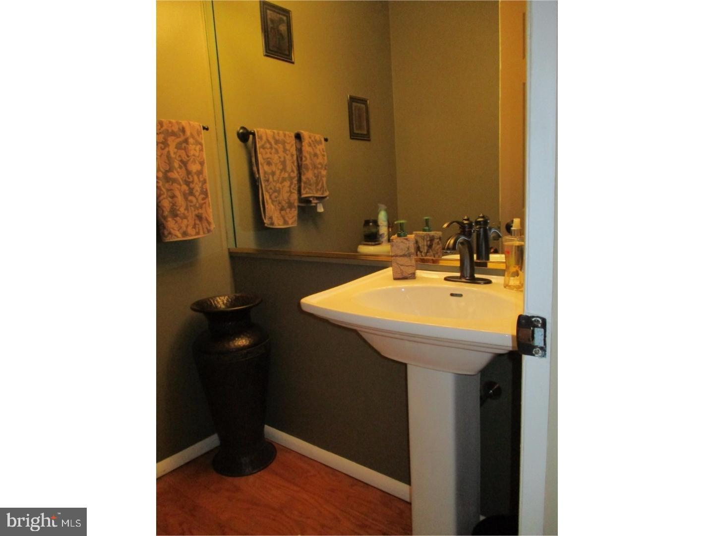 HOLLAND ACRES - Residential Lease