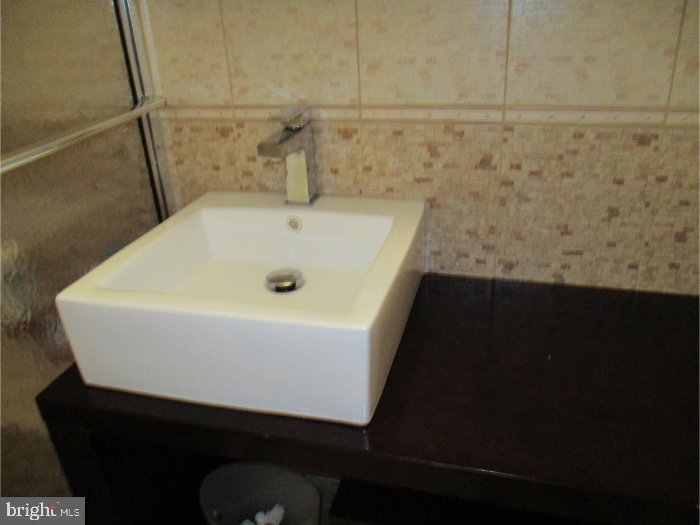 HOLLAND ACRES - Residential Lease