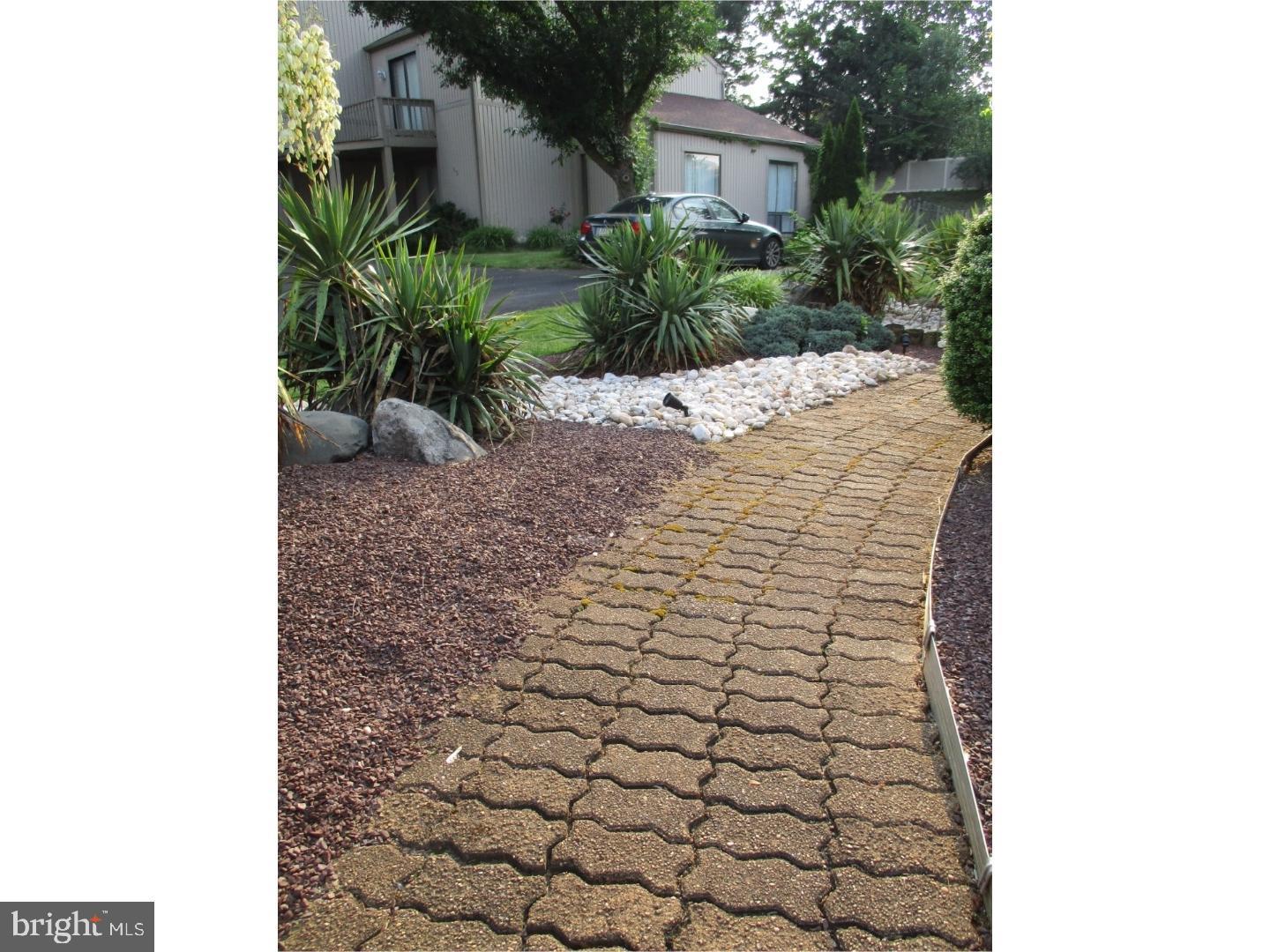 HOLLAND ACRES - Residential Lease