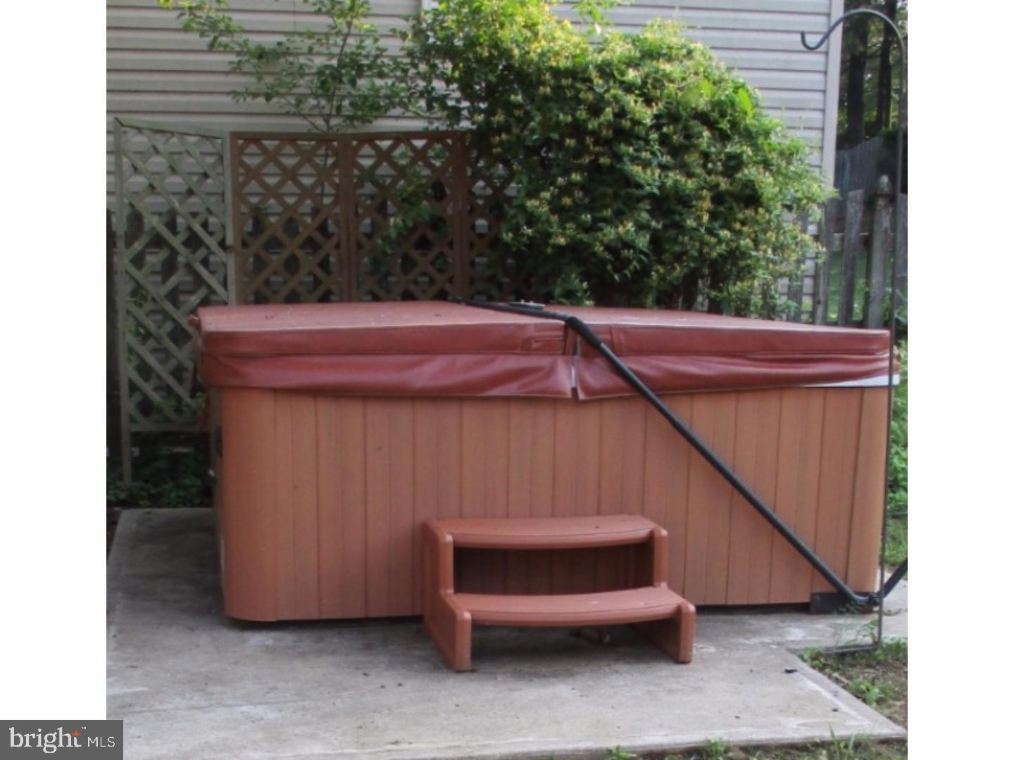 HOLLAND ACRES - Residential Lease