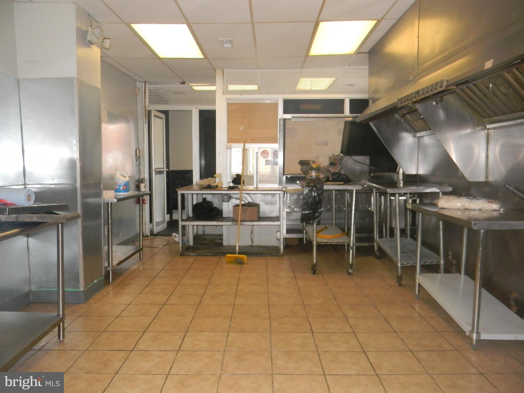 BARCLAY - GREENMOUNT - Commercial Lease