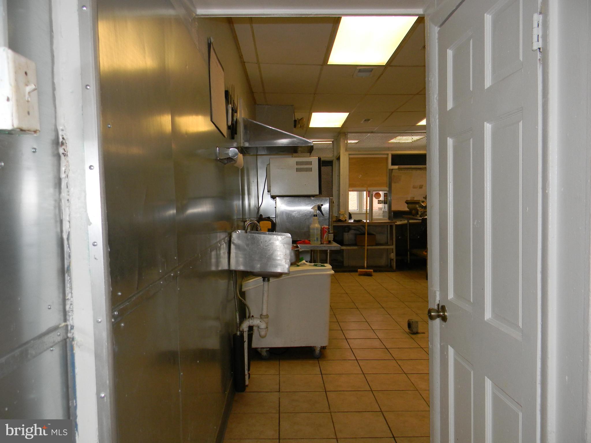 BARCLAY - GREENMOUNT - Commercial Lease