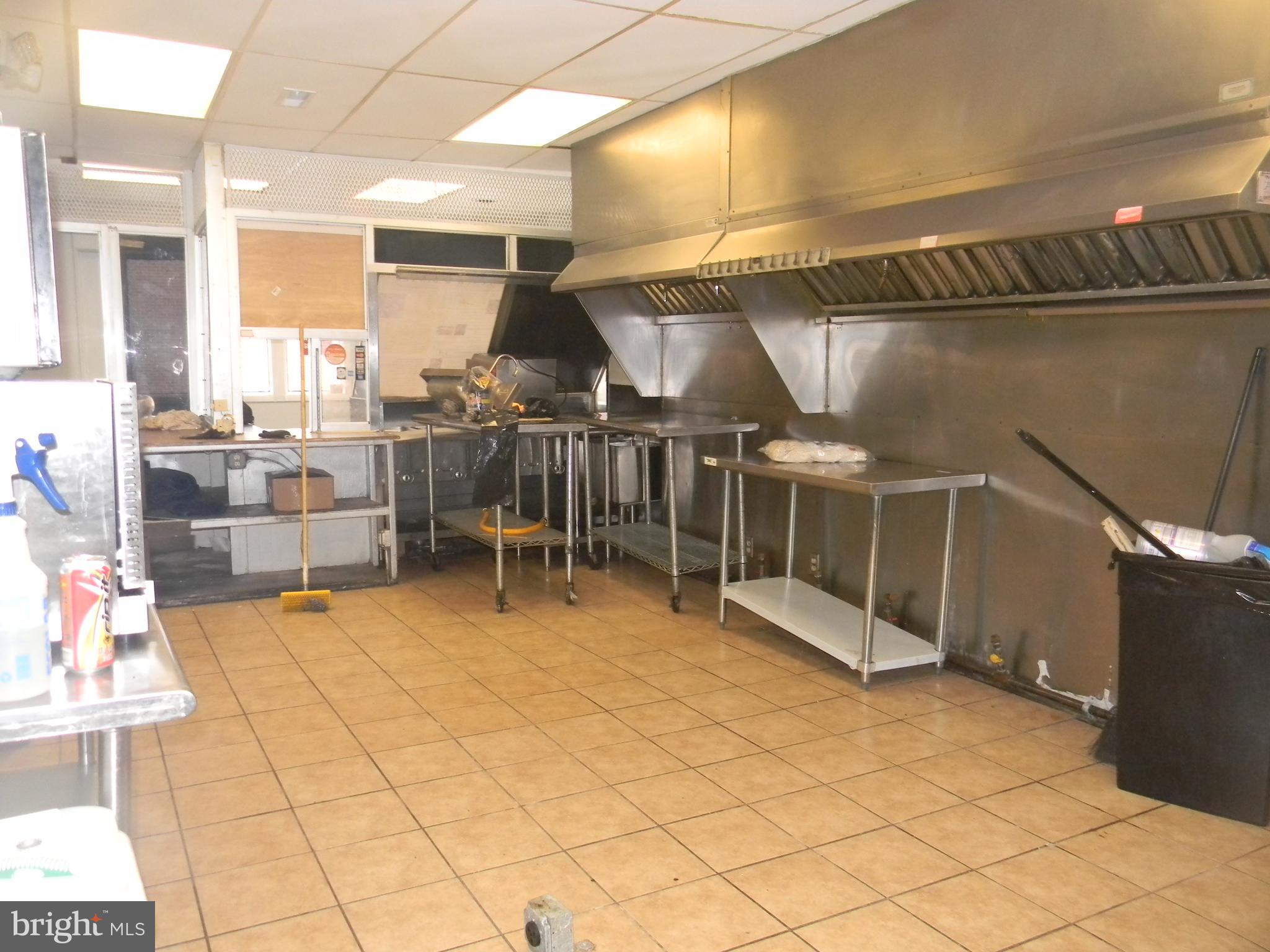 BARCLAY - GREENMOUNT - Commercial Lease