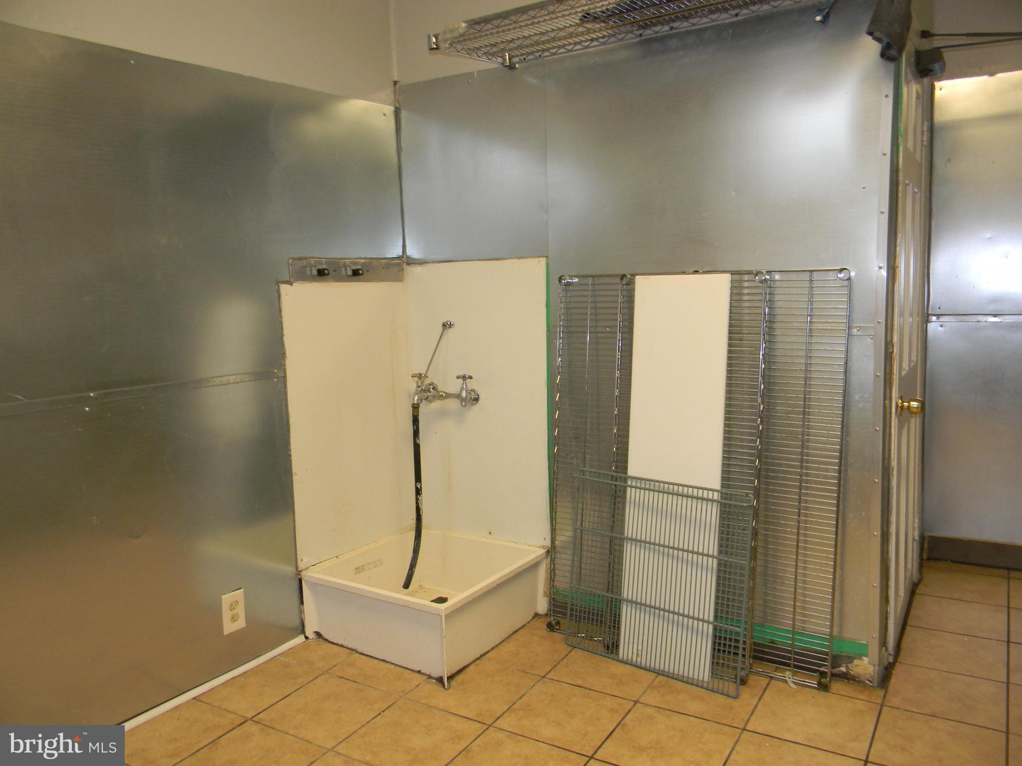 BARCLAY - GREENMOUNT - Commercial Lease