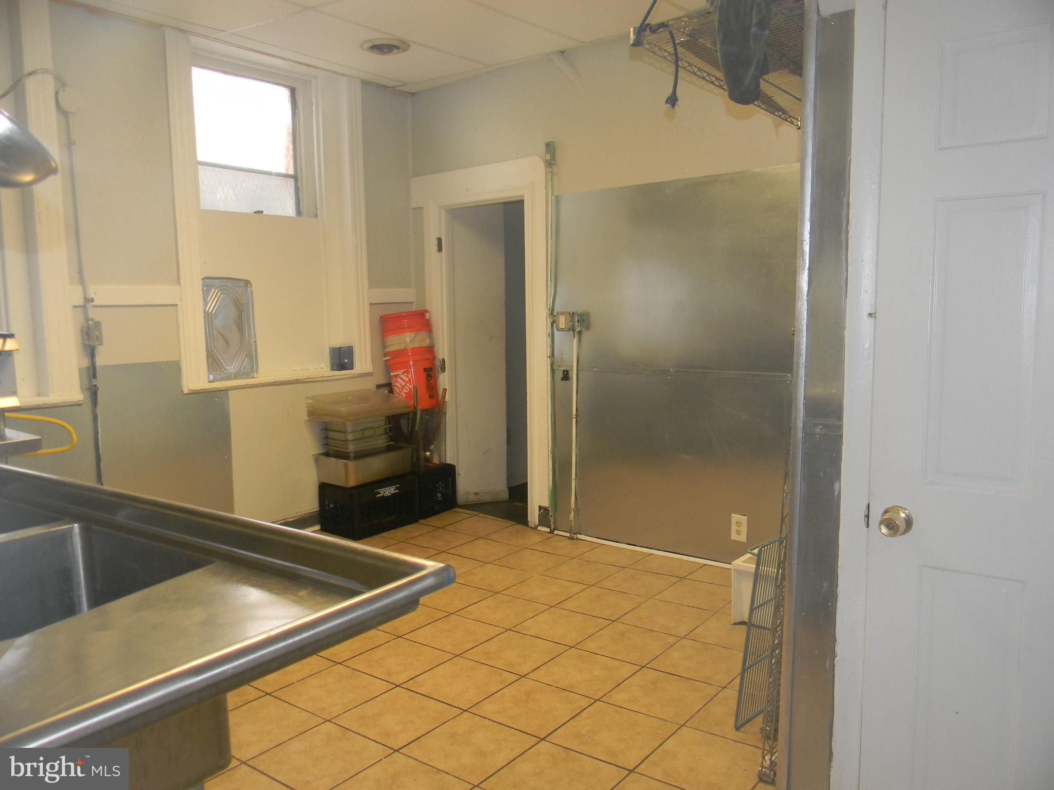 BARCLAY - GREENMOUNT - Commercial Lease