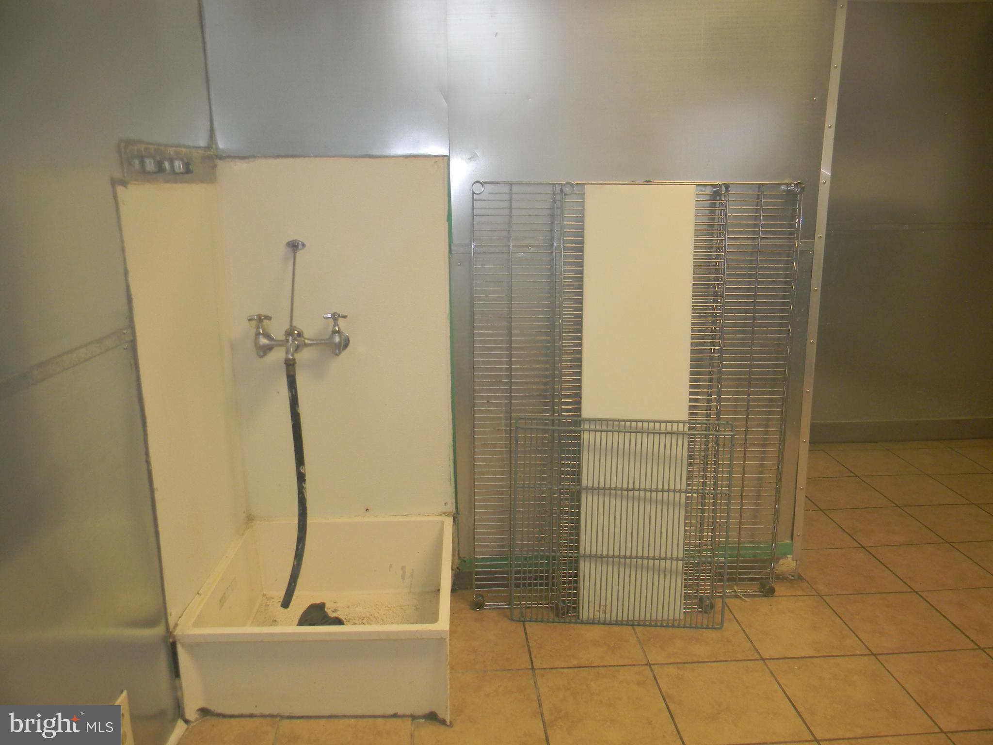 BARCLAY - GREENMOUNT - Commercial Lease