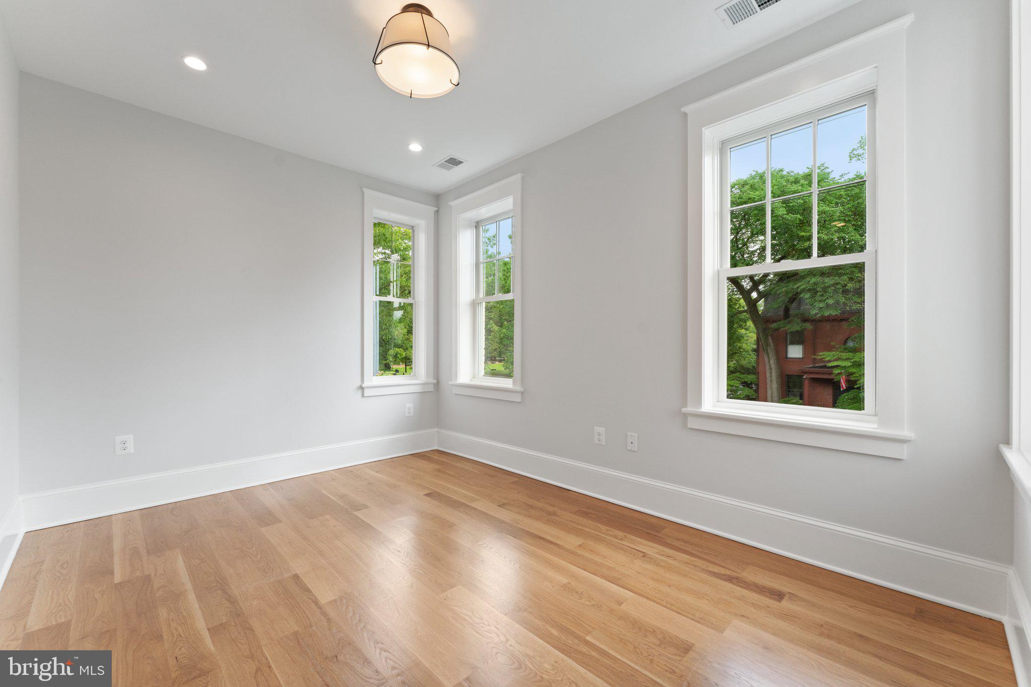 CAPITOL HILL - Residential