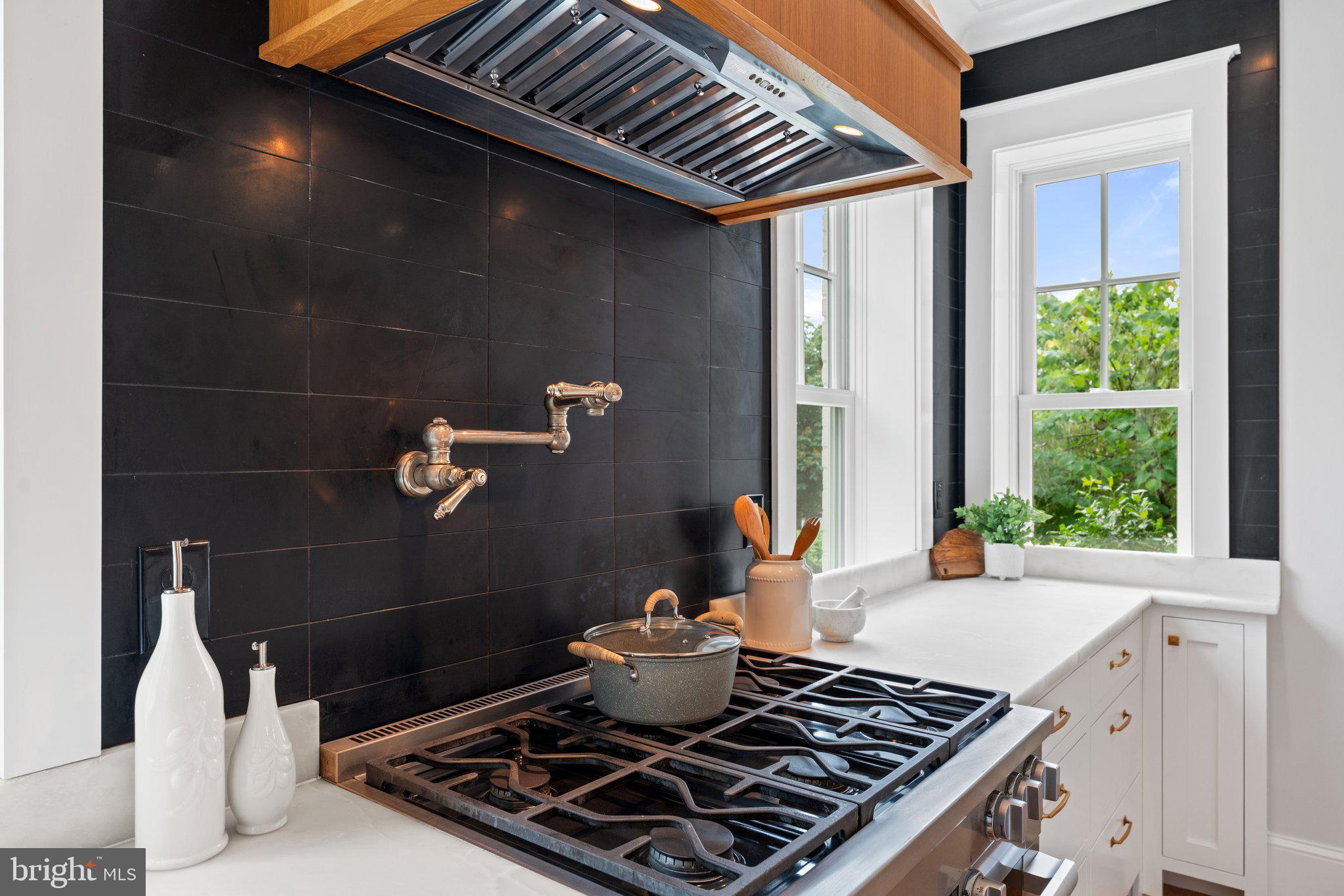 CAPITOL HILL - Residential