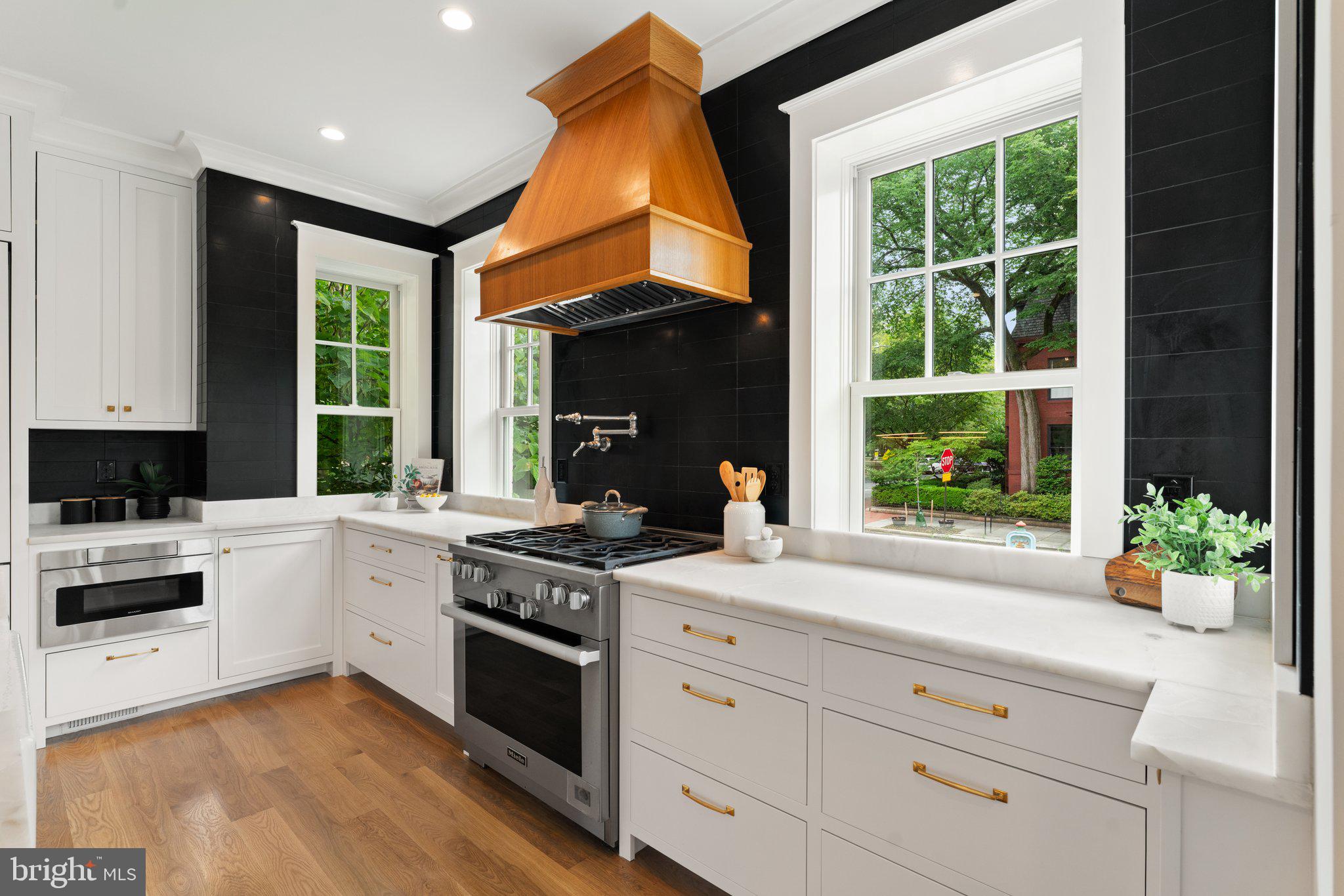 CAPITOL HILL - Residential