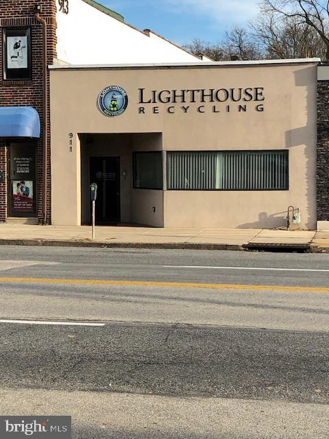 Single story fully rehabbed office or retail building. Can be two tenants or one tenant. Parking in rear.