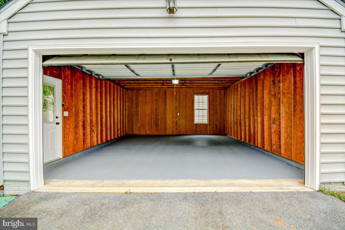 HUNTFIELD - Residential Lease