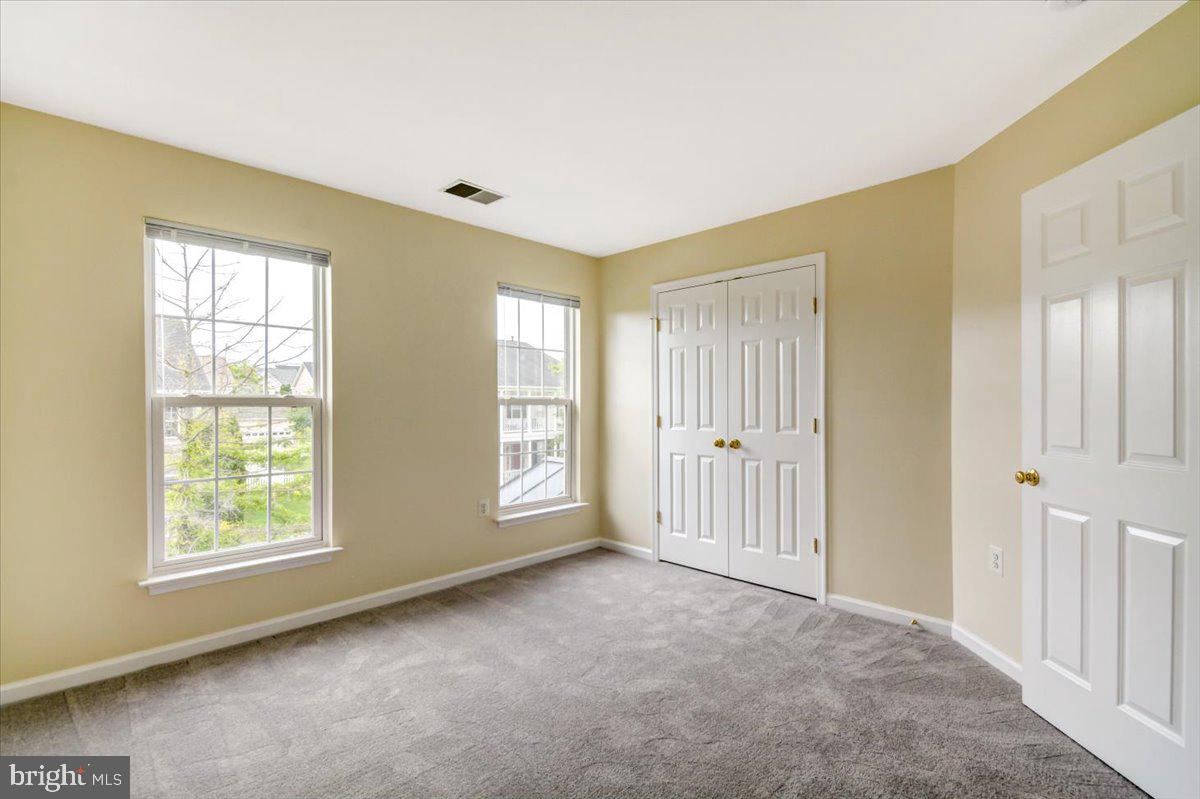 HUNTFIELD - Residential Lease