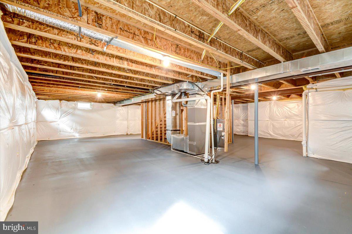 HUNTFIELD - Residential Lease