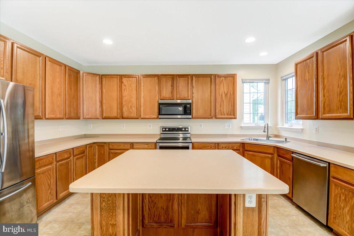 HUNTFIELD - Residential Lease