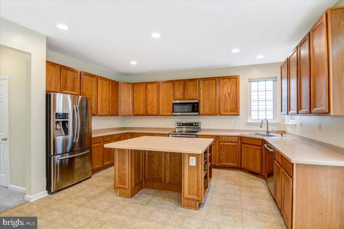 HUNTFIELD - Residential Lease