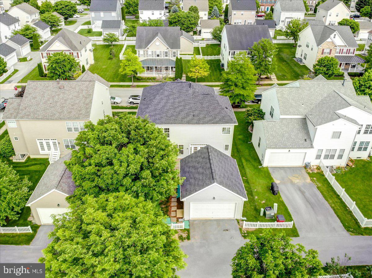 HUNTFIELD - Residential Lease