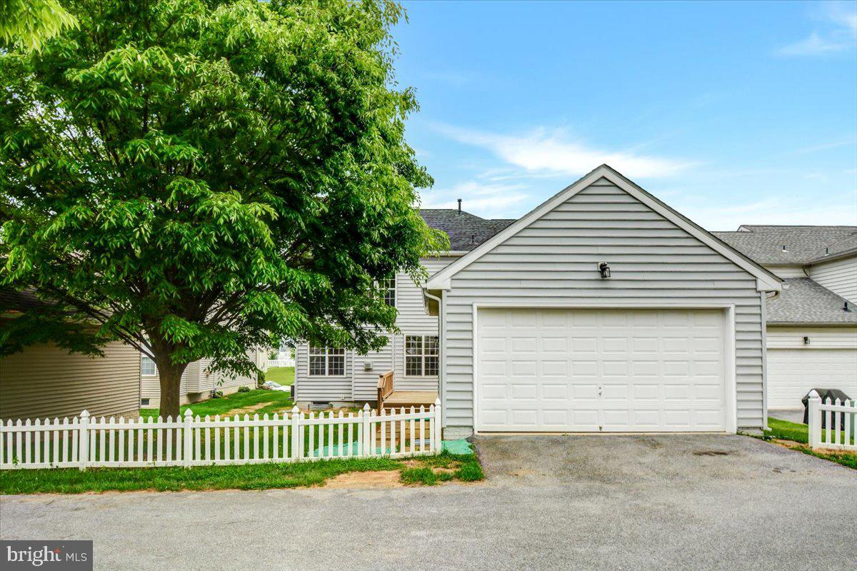 HUNTFIELD - Residential Lease