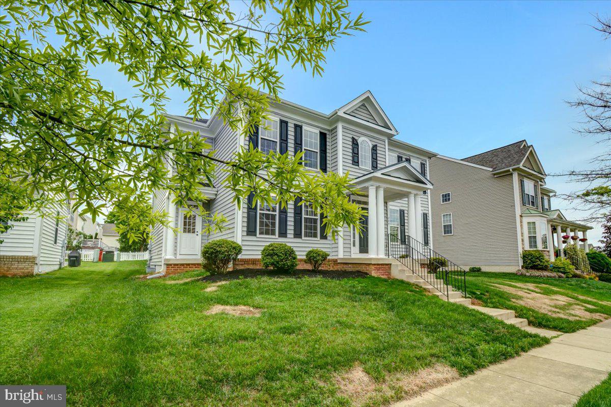 HUNTFIELD - Residential Lease