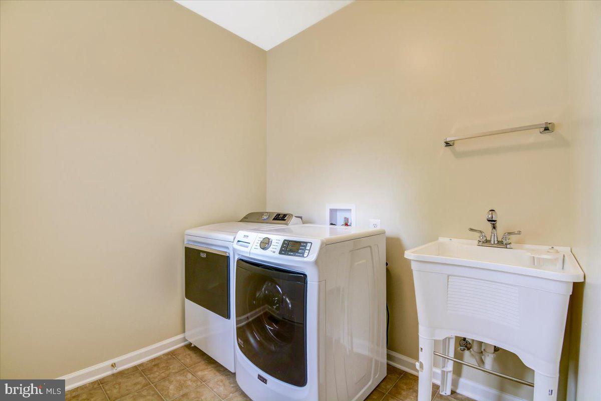 HUNTFIELD - Residential Lease