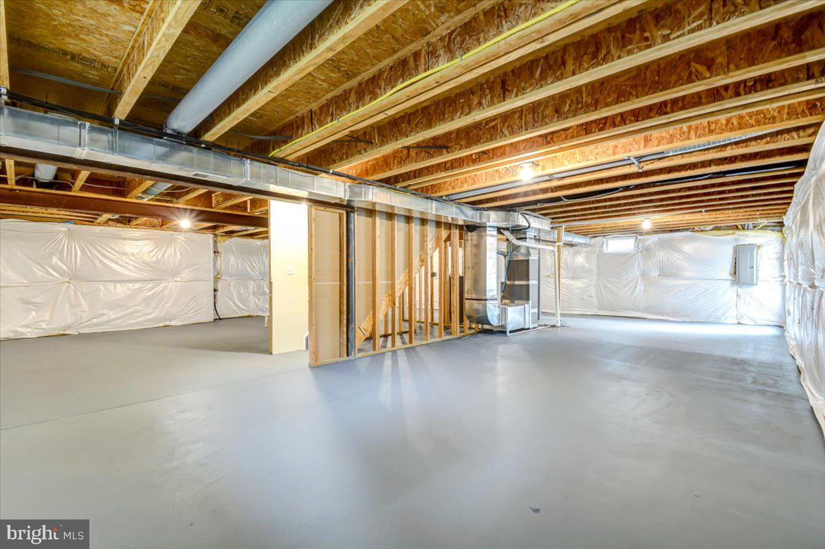 HUNTFIELD - Residential Lease