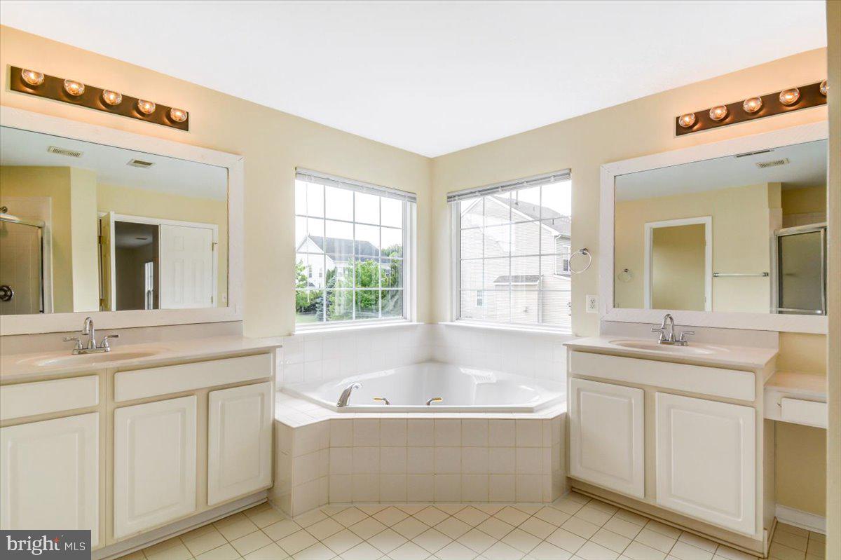 HUNTFIELD - Residential Lease