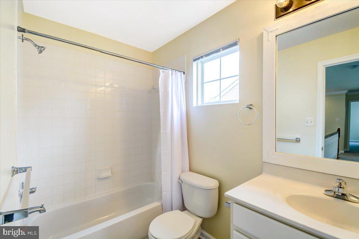 HUNTFIELD - Residential Lease