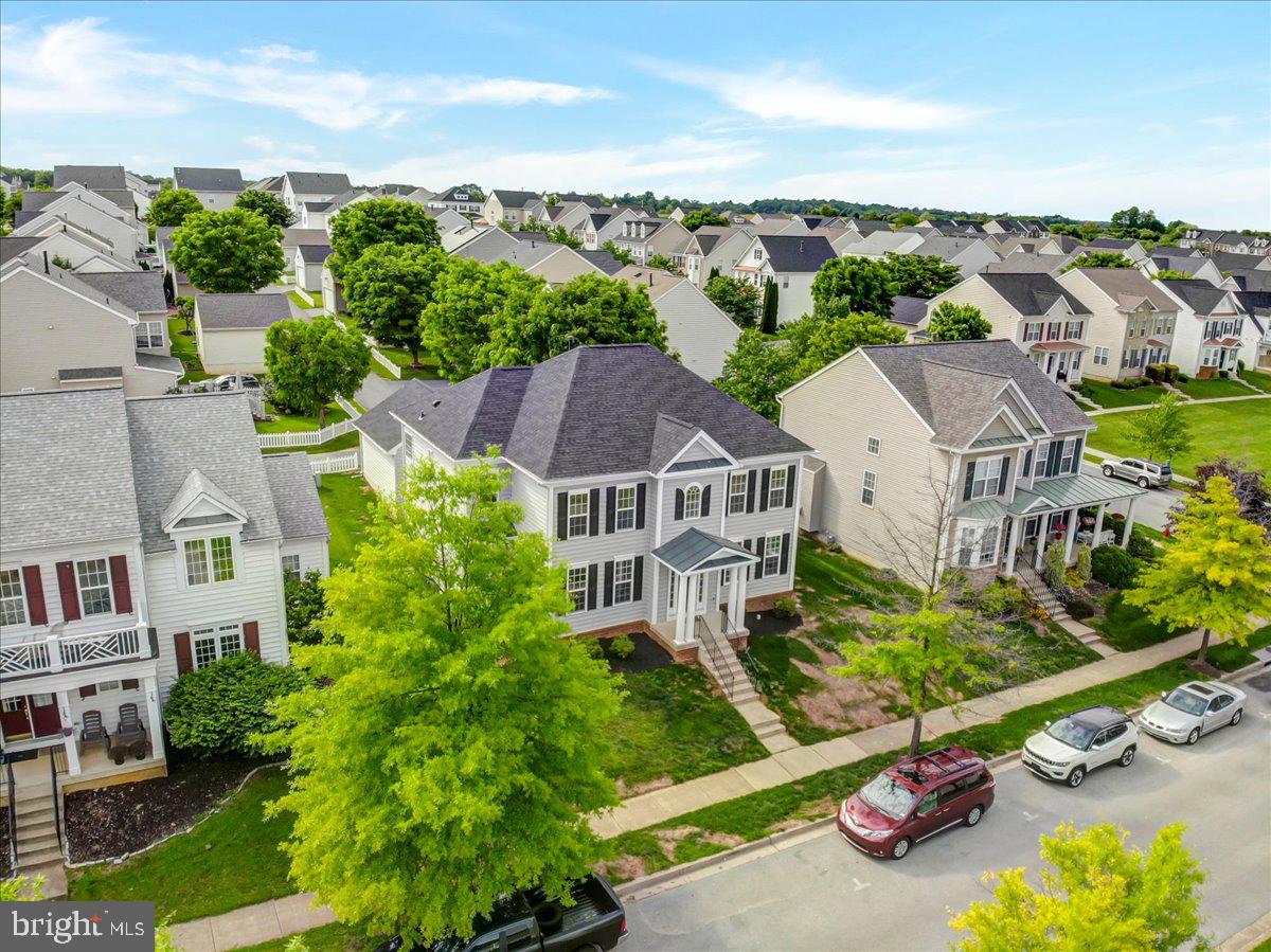 HUNTFIELD - Residential Lease