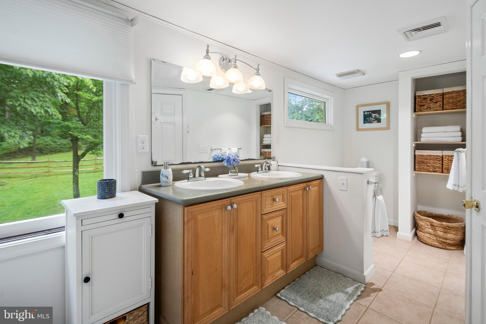 CANTERBURY WOODS - Residential