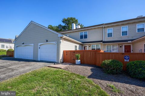 Photo of 131 Treetops Drive, Lancaster, PA 17601 (MLS # PALA2056968)