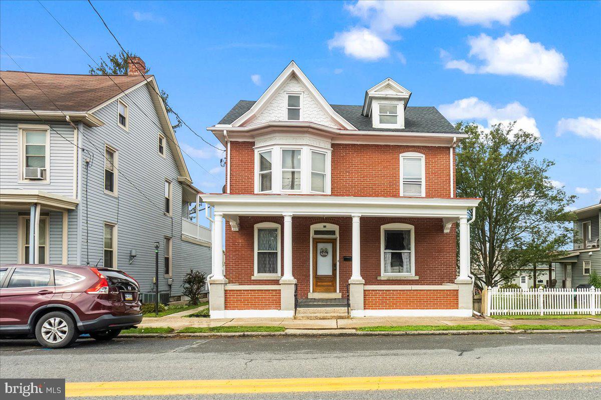 27 N CENTER STREET
