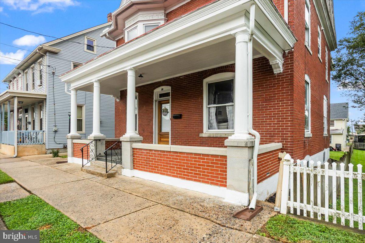 27 N CENTER STREET