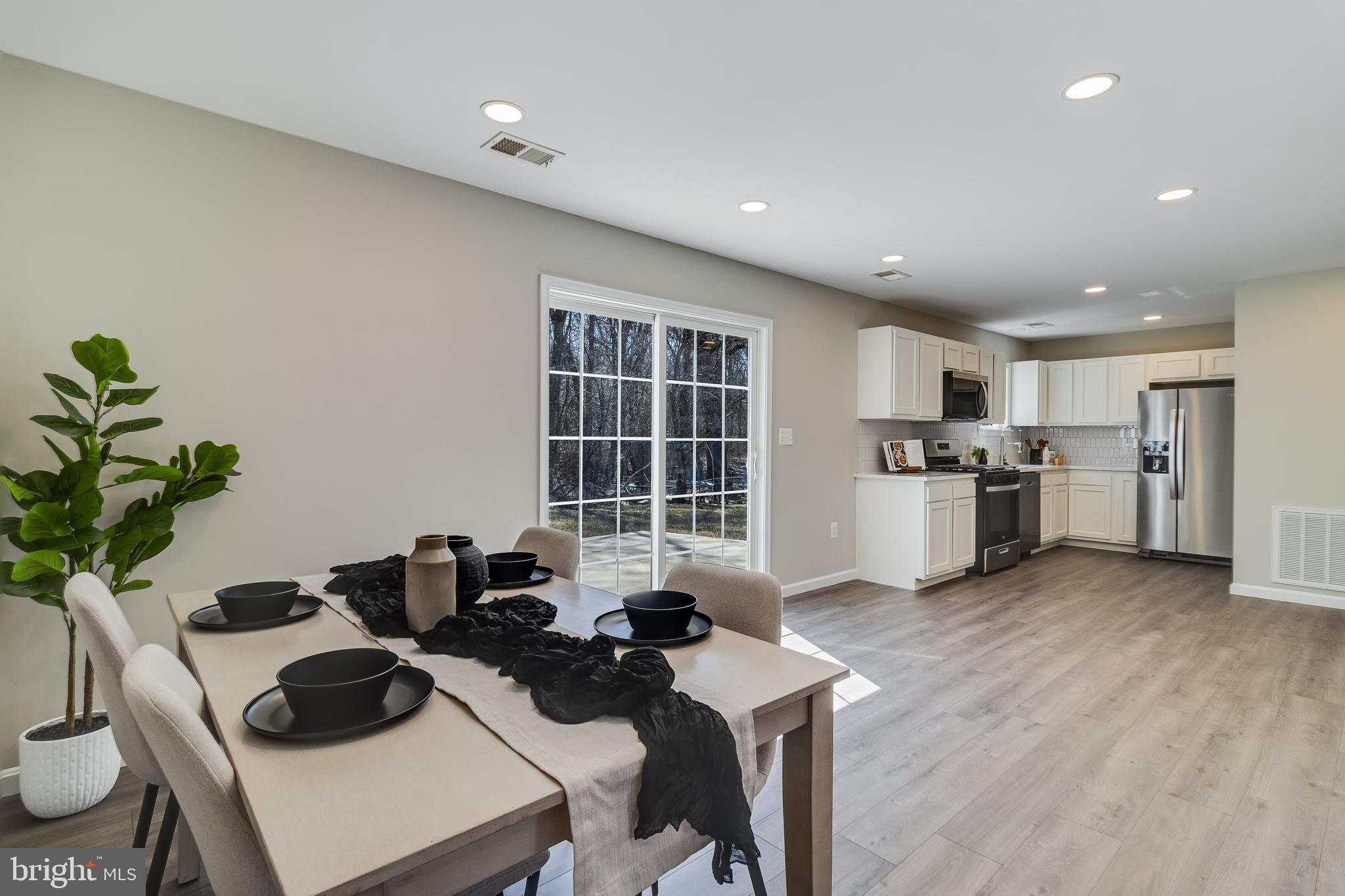 ST CHARLES CARRINGTON - Residential Lease